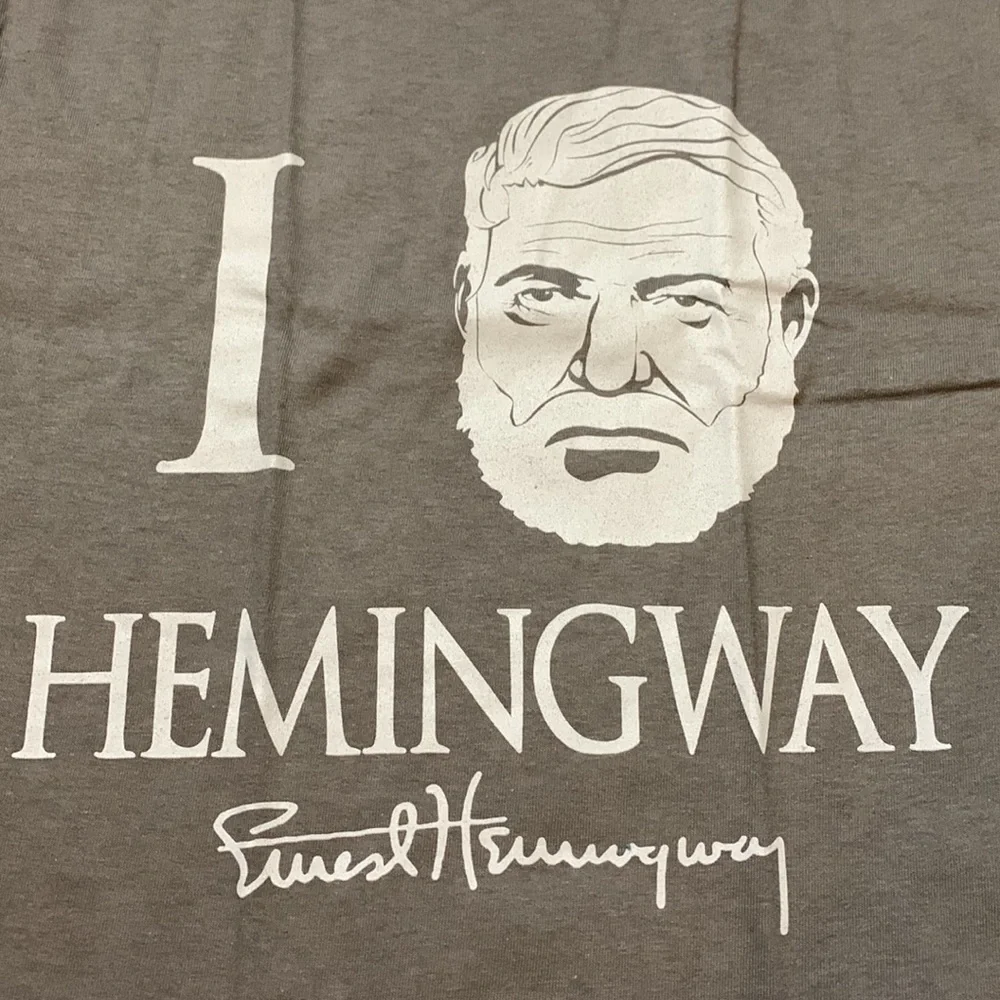 I heart Hemingway grey t shirt size small